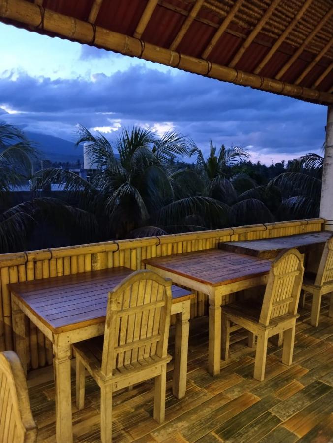 Amed Stop Inn Homestay, Rooftop Restaurant And Bar エクステリア 写真