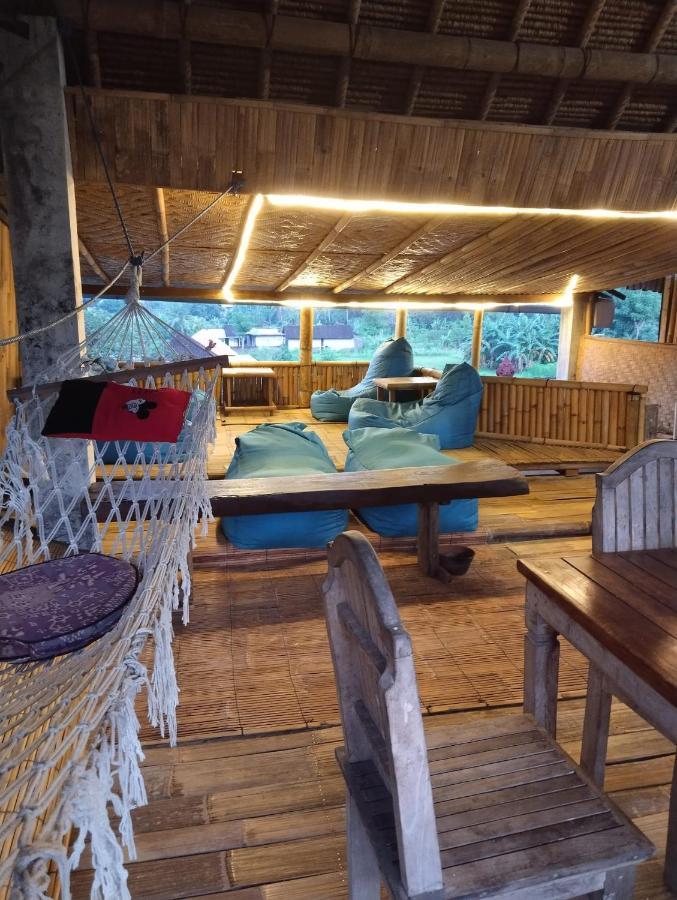 Amed Stop Inn Homestay, Rooftop Restaurant And Bar エクステリア 写真