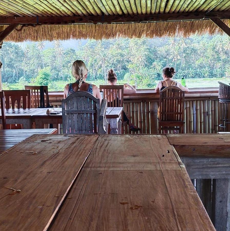 Amed Stop Inn Homestay, Rooftop Restaurant And Bar エクステリア 写真
