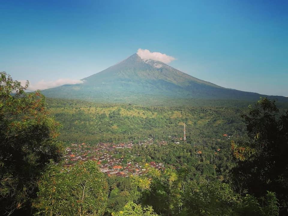 Amed Stop Inn Homestay, Rooftop Restaurant And Bar エクステリア 写真