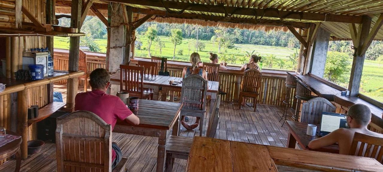 Amed Stop Inn Homestay, Rooftop Restaurant And Bar エクステリア 写真
