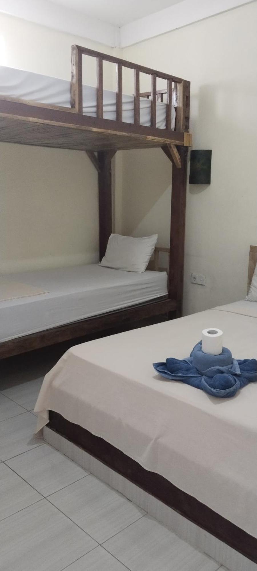 Amed Stop Inn Homestay, Rooftop Restaurant And Bar エクステリア 写真