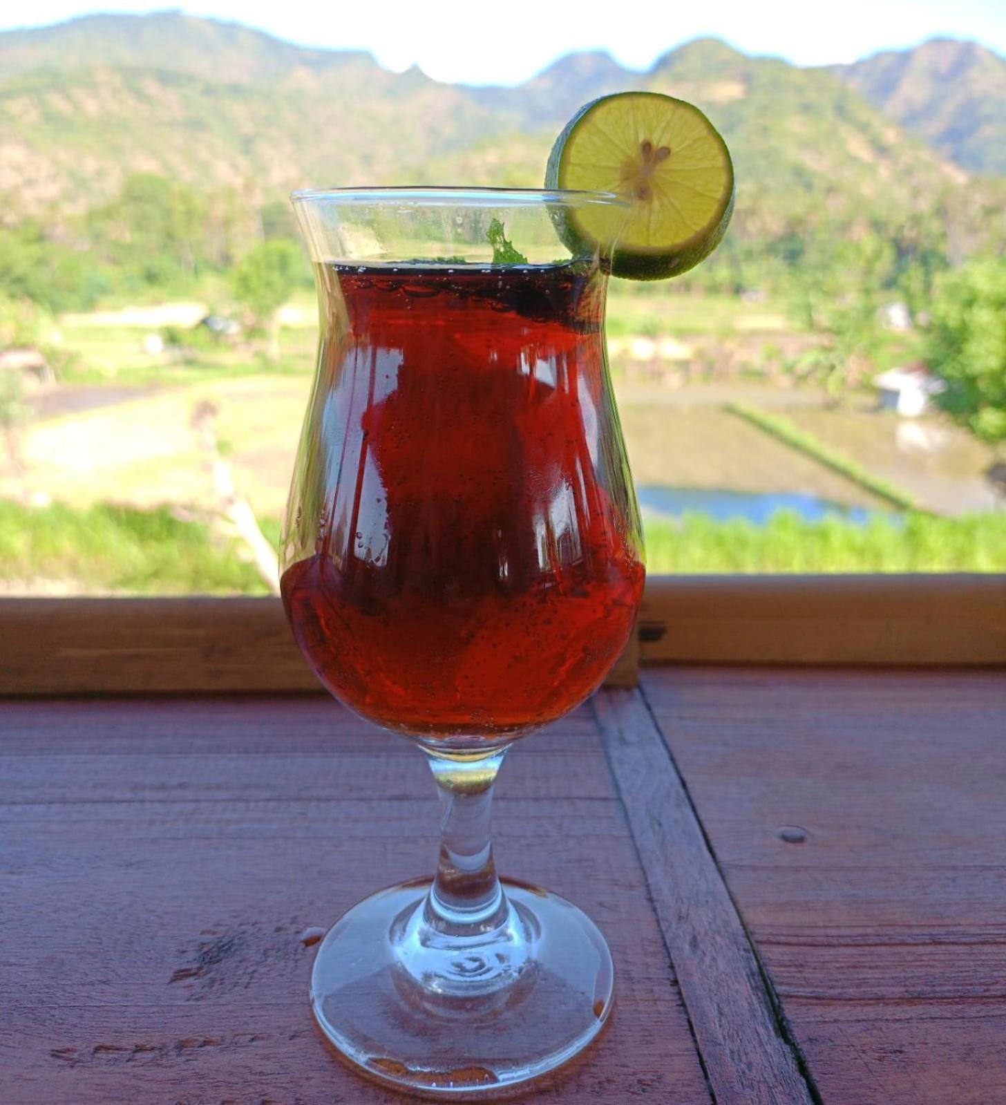 Amed Stop Inn Homestay, Rooftop Restaurant And Bar エクステリア 写真