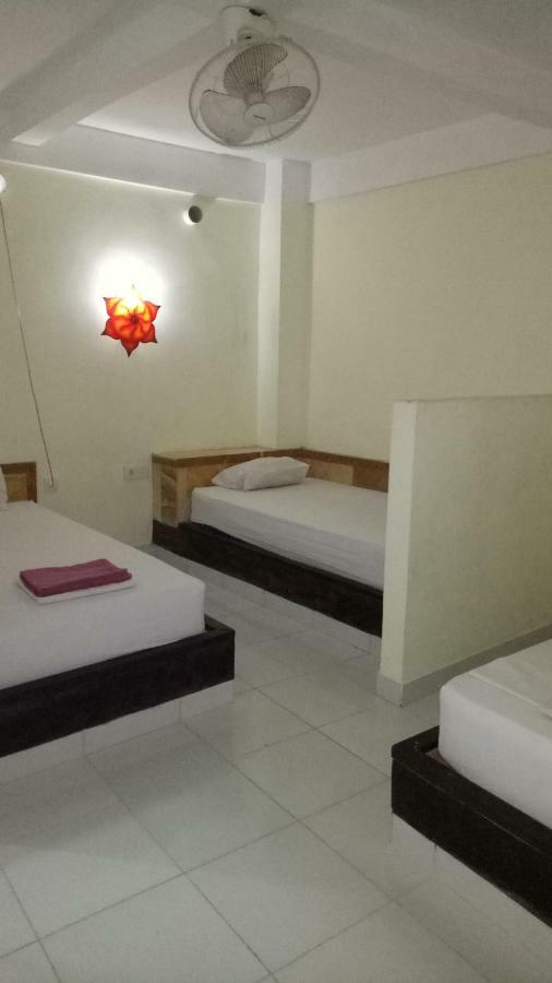 Amed Stop Inn Homestay, Rooftop Restaurant And Bar エクステリア 写真