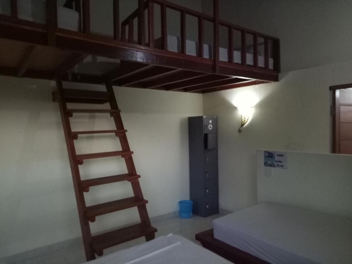 Amed Stop Inn Homestay, Rooftop Restaurant And Bar エクステリア 写真